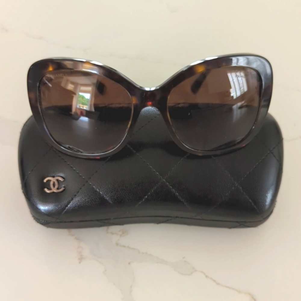 CHANEL Tortuse Pearl Polarized Sunglasses